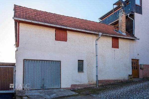 Nebengebäude m. Garage