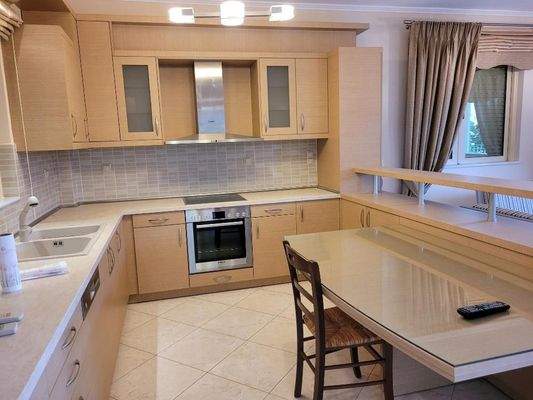 Kreta, Argouli: Zweistöckiges Haus mit Keller zu verkaufen