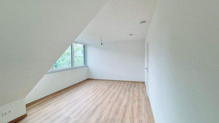 WE9 DG Masionette großes Schlafzimmer 4.OG