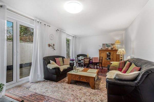 Wohn- und Esszimmer im Erdgeschoss (Ansicht II)