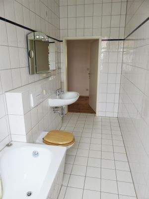 Tageslichtbad mit Badewanne 3.OG