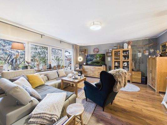 Schönes, helles Wohnzimmer Whg OG