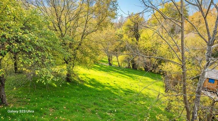 Grundstück unterhalb Parkplatz
