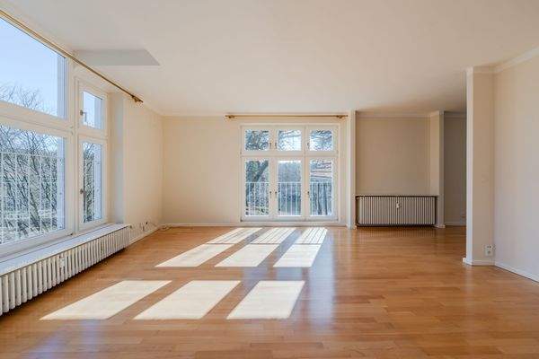 Living area with a 180° view of the Kleiner Wannse