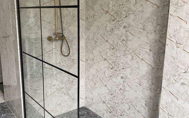 Zimmer mieten in Esslingen für Zeitwohnen möbliert Zimmer 2  dusche.jpeg