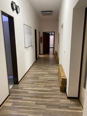 Attraktive Bürofläche mit 5 Büroräumen und Parkplätzen in Frankfurt-Nieder-Eschbach