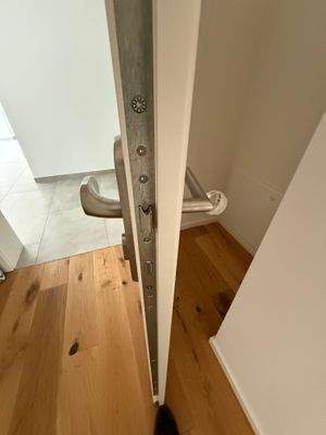 Wohnungseingangstür mit Einbruchsschutz.jpeg