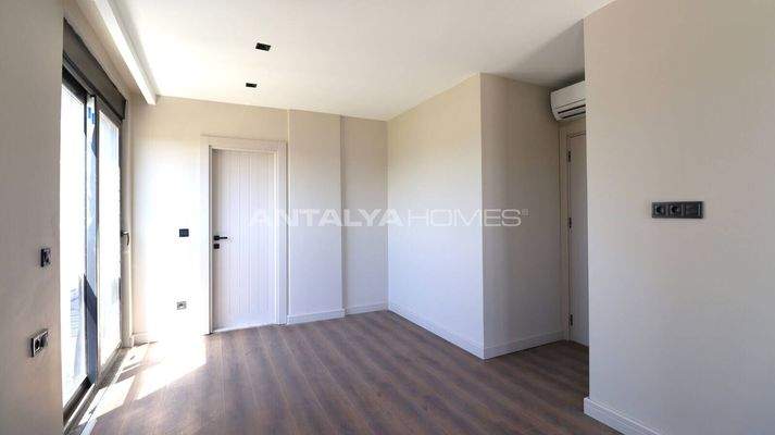 Spacious Flats in a Complex with Pool and Security in Altintas