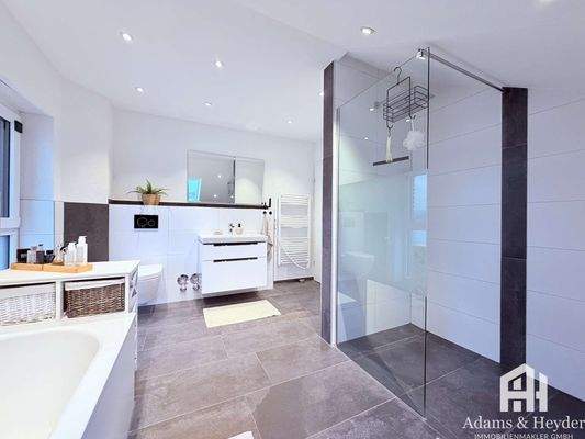 Badezimmer DG, Bild 2