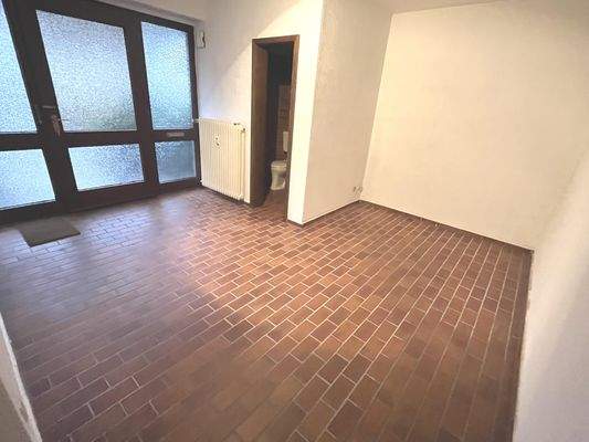 Die große Diele mit Zugang zum Gäste-WC