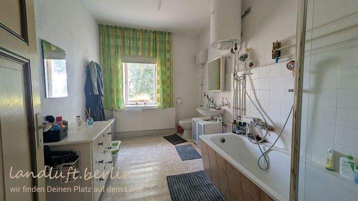 Bad aus DDR-Zeiten im 1.OG.jpg