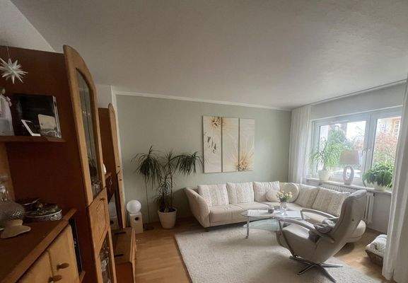 Zimmer 2 (aktuell noch Wohnzi)