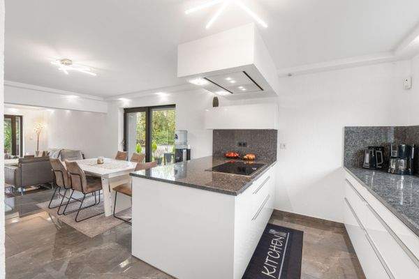 24. Ansicht Küche und Essbereicfh EG