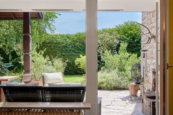 Terrasse mit Außenkamin