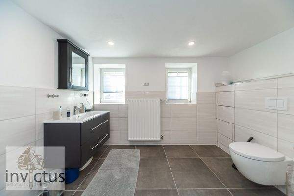 Badezimmer- Ansicht 2