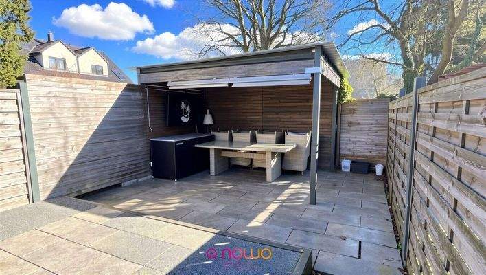 Terrasse mit Abstellhaus