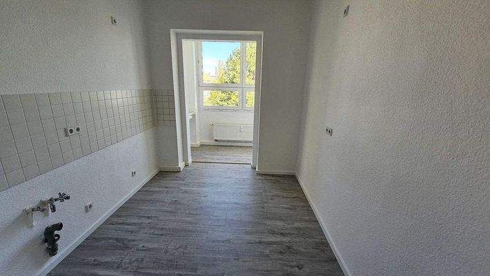 Küche mit Loggia Bild 1.jpg