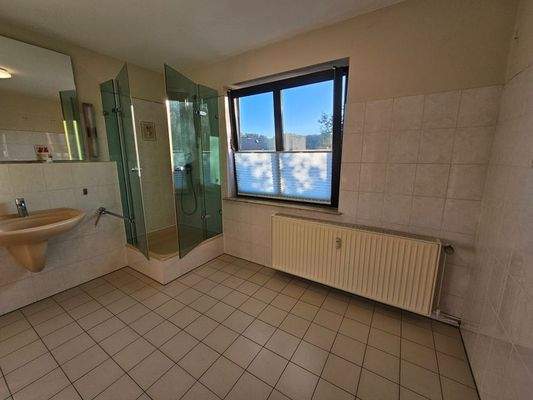 Dusch- Wannenbad OG