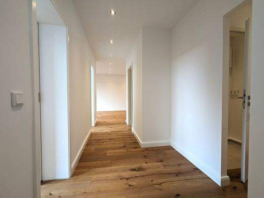 Hochwertige Materialien inkl. Deckenspots