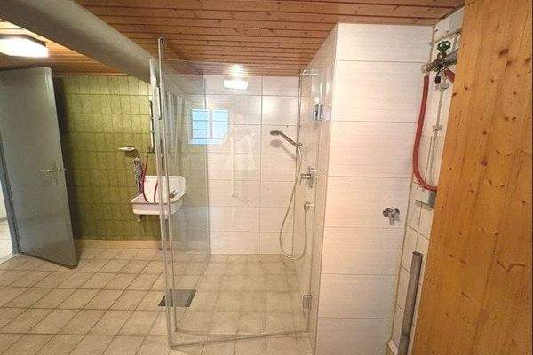 Waschraum mit Dusche Keller