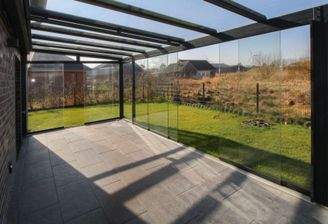 Wintergarten mit Schiebeelementen