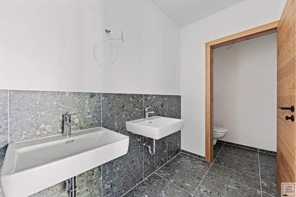 Badezimmer mit WC im Wellnessbereich