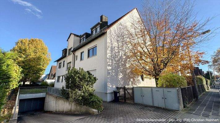 10 Ansicht Haus mit Zugang Tiefgarage.jpeg