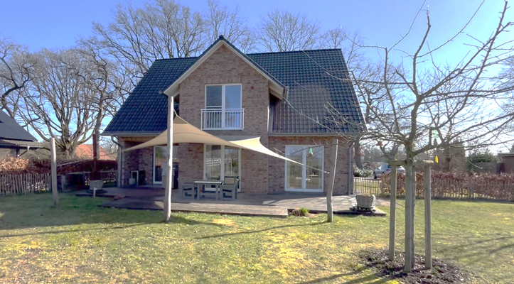 Hausansicht+Garten+Terrasse