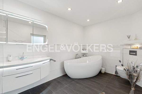 EV - Modernes Badezimmer Obergeschoss