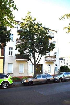 Hausfront von Strasse.jpg