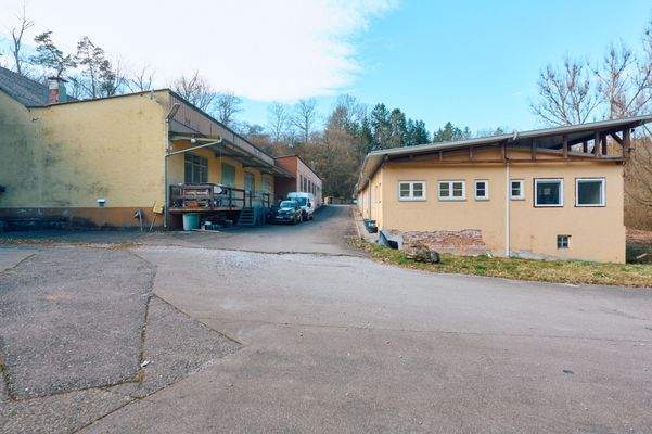 Zufahrt und Freifläche Gebäude 6b und Gebäude 7