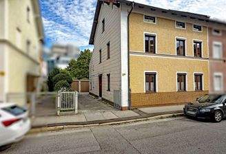 Haus und Einfahrt