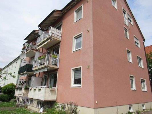 Rückansicht vom Mehrfamilienhaus