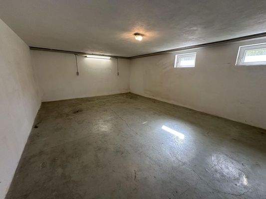 Keller unter Wohnzimmer