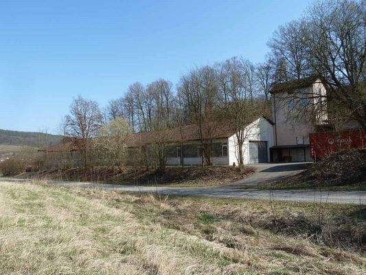 Nordwestansicht der Gewerbeimmobilie