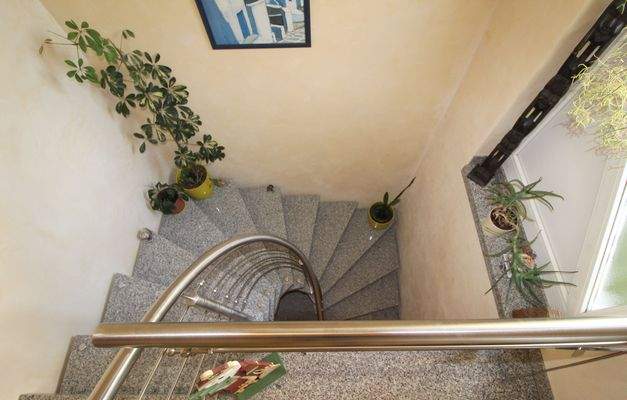 EG Treppenhaus Richtung Keller.JPG