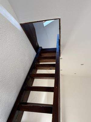 010 Treppe zum DG.JPG