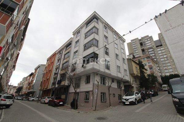 1-Bedroom Apartment Near Metrobus in İstanbul Esenyurt
