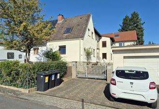 Parking space/yard entrance