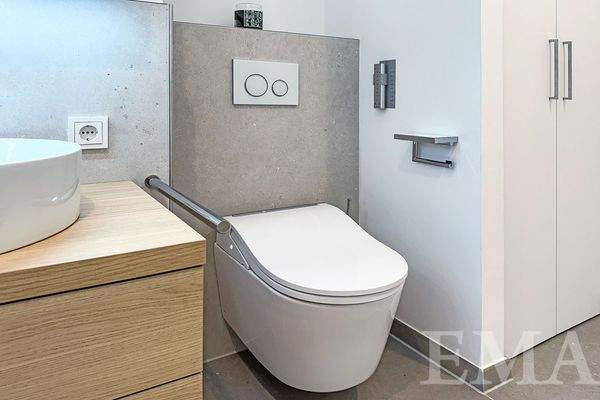 Sensorgesteuertes hochwertiges WC