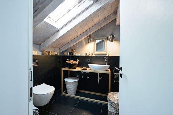 Gemütliches Badezimmer im Dachgeschoss