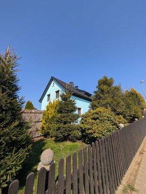 Ansicht Haus mit Garten