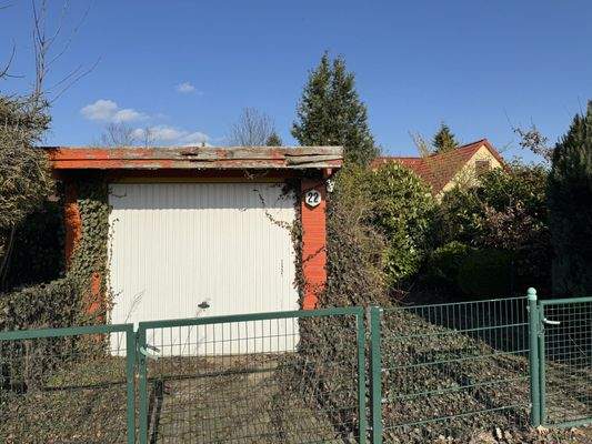 Einfahrt mit Garage