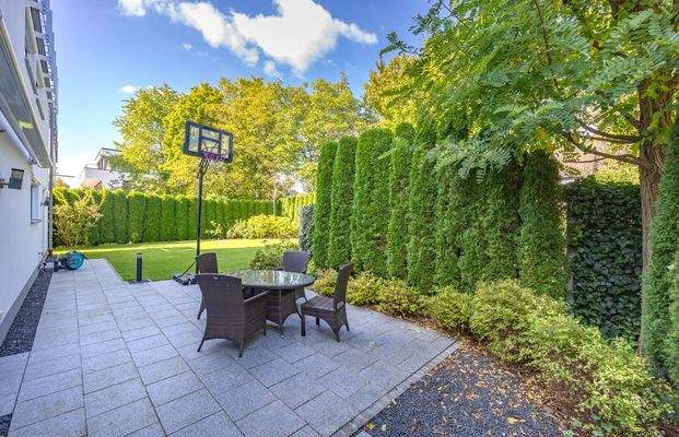 Terrasse mit großer Markise