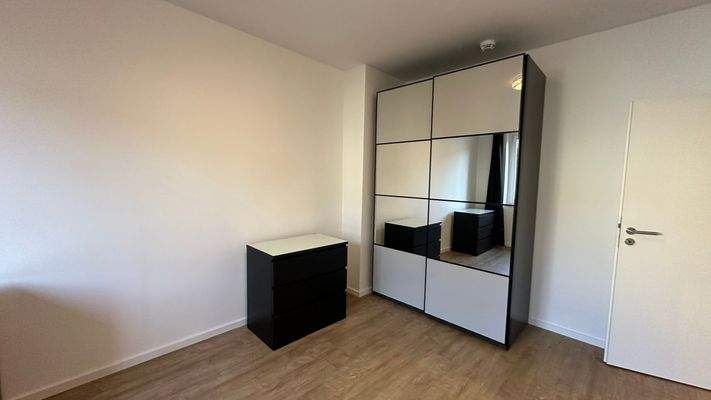 Komode und Kleiderschrank