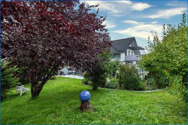 Blick vom Garten auf das Haus