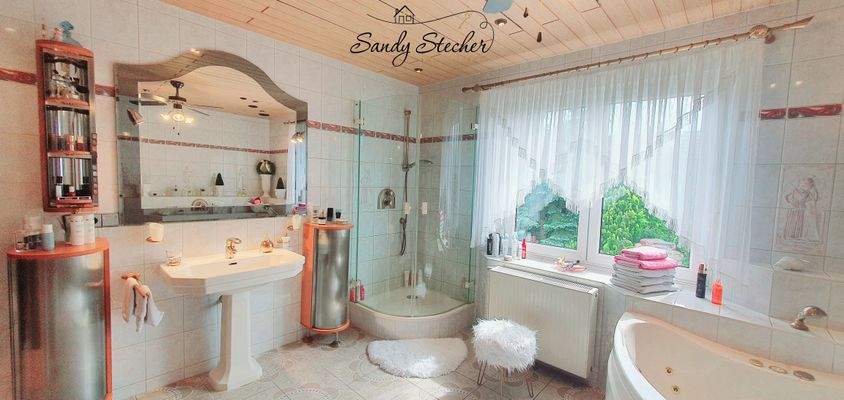 OG Master-Badezimmer.jpg