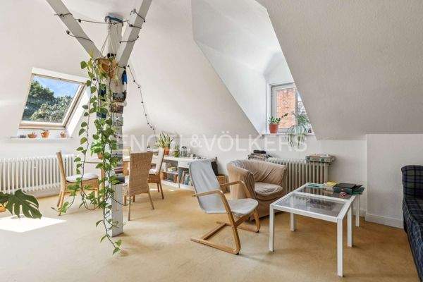 Zimmer 6 im Dachgeschoss (Einliegerwohnung)