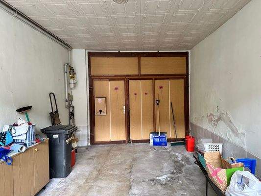 Grundstückszufahrt/Garage 1 (Durchfahrt zum Hof)