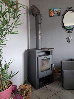 Kaminofen mit Edelstahlschornstein 2023